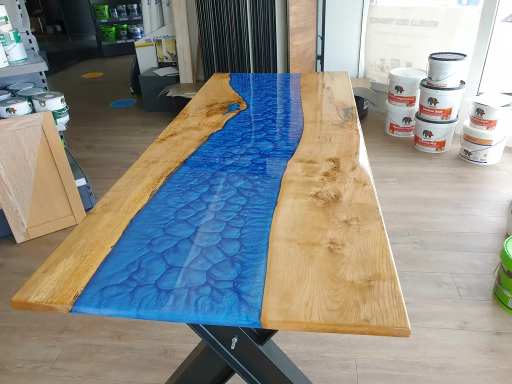 relooking-meuble-table-en-resine-noirmoutier-1-1