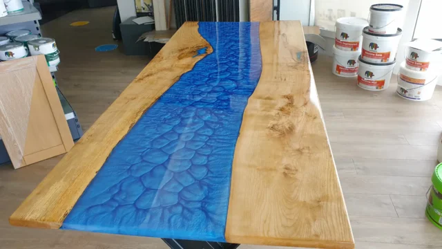 relooking-meuble-table-en-resine-noirmoutier-1-1